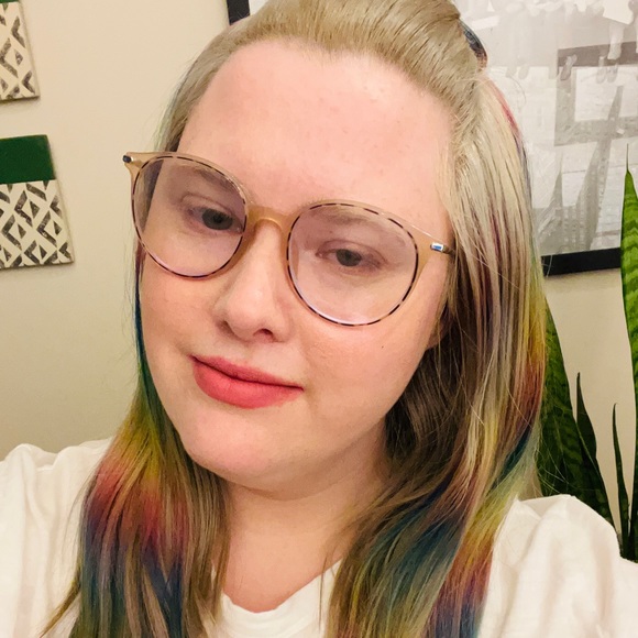 Meet your Posher, Alexandra - Picture 1 of 1